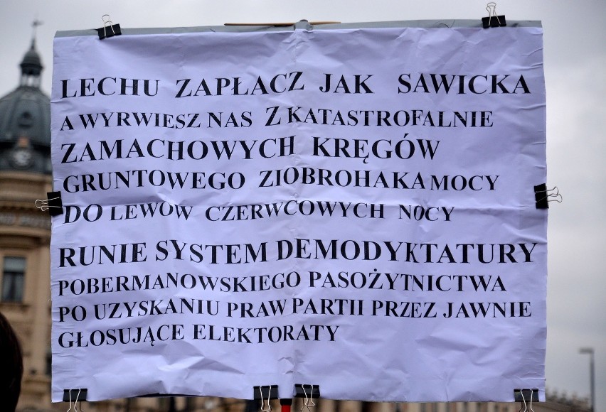 Komitet Obrony Demokracji manifestował w Lublinie. "Beata opublikuj!" [ZDJĘCIA, WIDEO]
