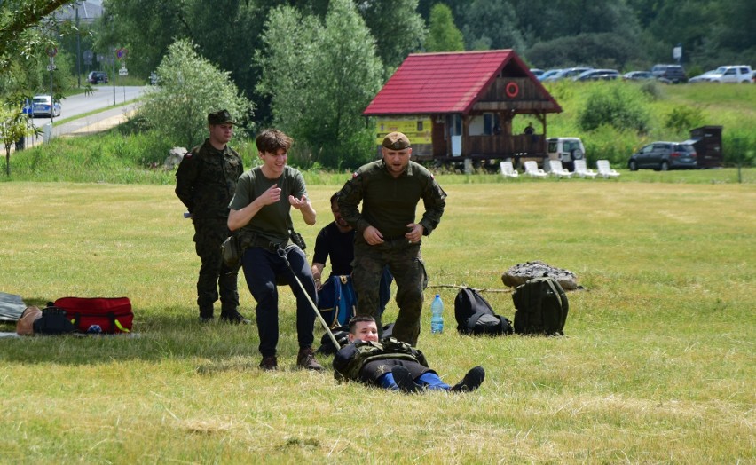 Akcja "Trenuj z wojskiem 5" nad Jeziorem Tarnobrzeskim. Terytorialsi przeszkolili ponad 60 osób. Zobacz zdjęcia 