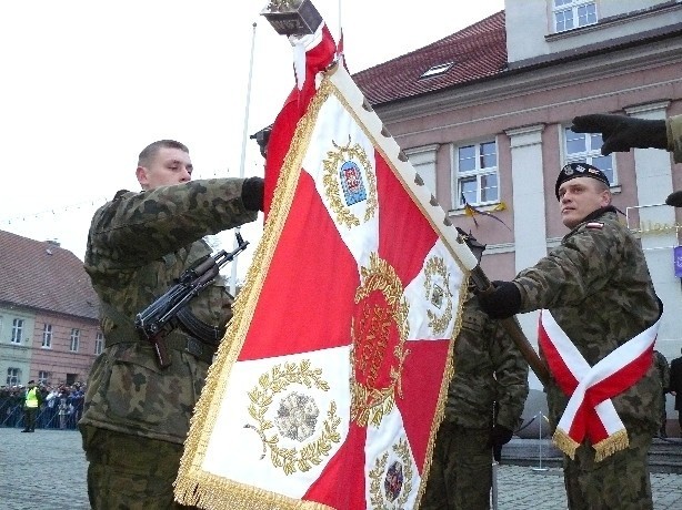 Żołnierze ślubowali na sztandar brygady. Ostatni juz raz.