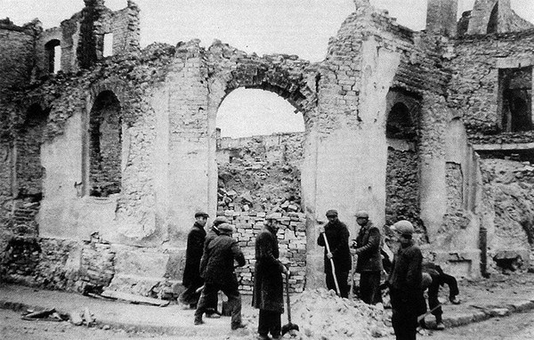 Wieluń po atakach Luftwaffe, początek września 1939 r.