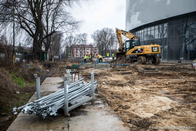 Ekipy firmy Betonox już pracują przy ulicy Struga. Rozpoczęły się roboty wykończeniowe i wokół obiektów.