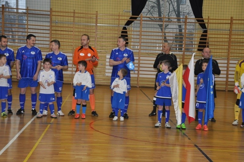 Reprezentacja Polski w futsalu podróżuje po kraju, gdzie...