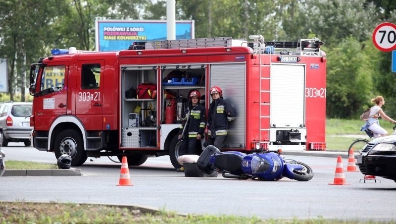 Wypadek na al. Jana Pawła II. Bus zderzył się z motocyklem [zdjęcia]