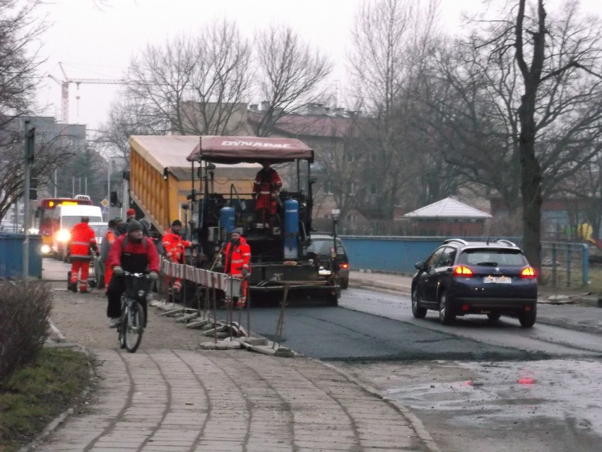 Wrocław: Wytną drzewa wzdłuż ul. Przyjaźni. Drogą pojedziemy już w kwietniu? [FOTO]