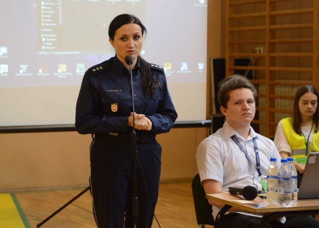 Jak chronić się między innymi przed cyberprzemocą mówiła komisarz Irmina Małek-Przepiórka, z Komendy Wojewódzkiej Policji z siedzibą w Radomiu.