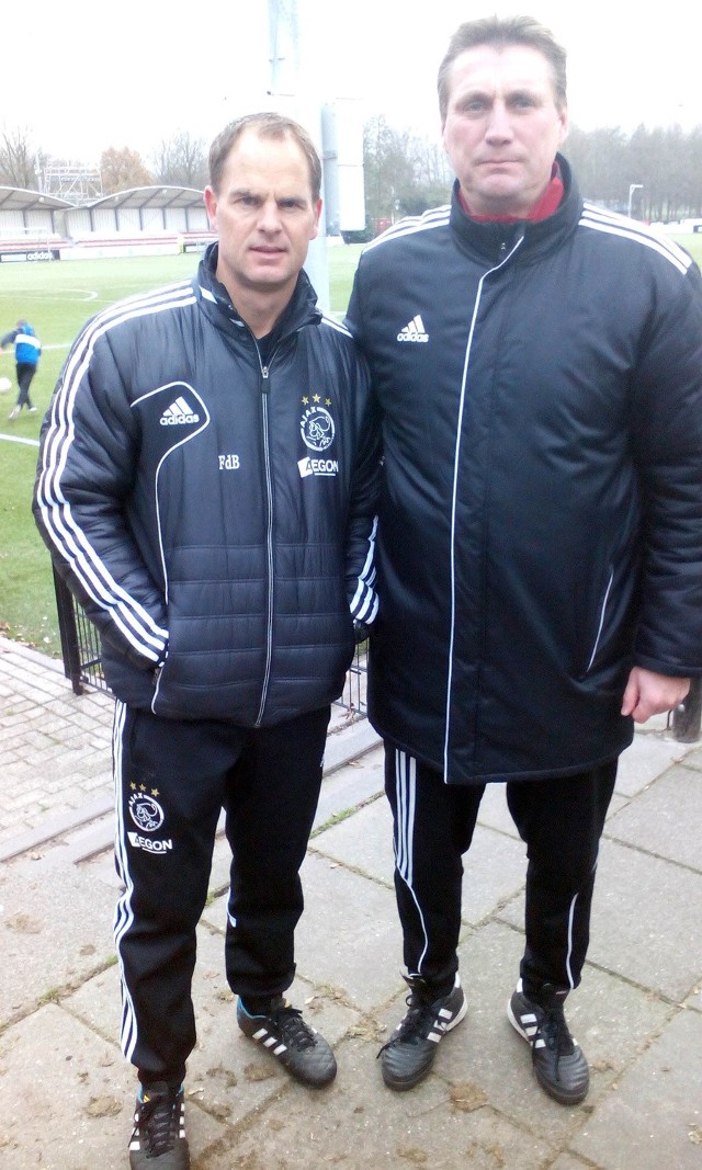 Grzegorz Szeliga (z prawej) i Frank de Boer, trener Ajaksu Amsterdam