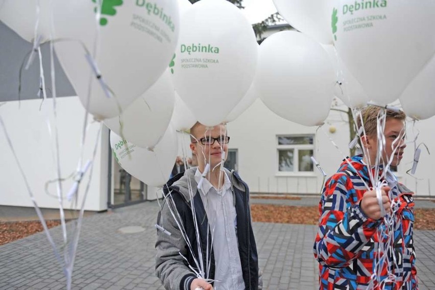 Uczniowie "Dębinki" uczą się już w nowym budynku