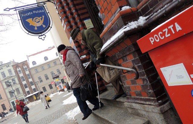 Poczta Polska ma zamiar zlikwidować całodobową placówkę w Toruniu