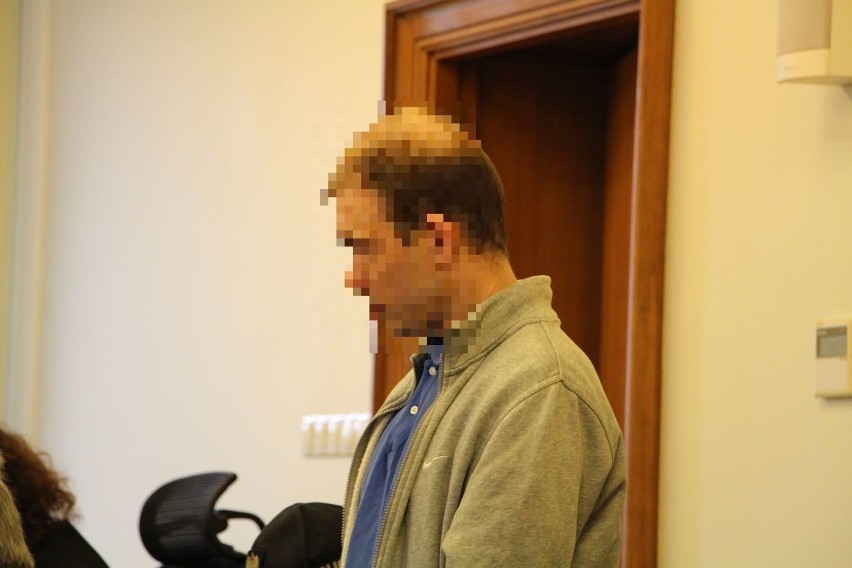 Białystok. 29-latek przed sądem. Jest oskarżony o skatowanie ojca na śmierć (zdjęcia)