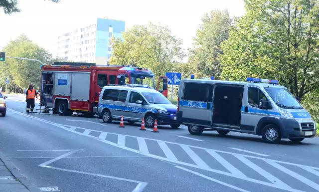 Jeszcze po godzinie 15 służby ratownicze i policja pracowały na miejscu tragedii.