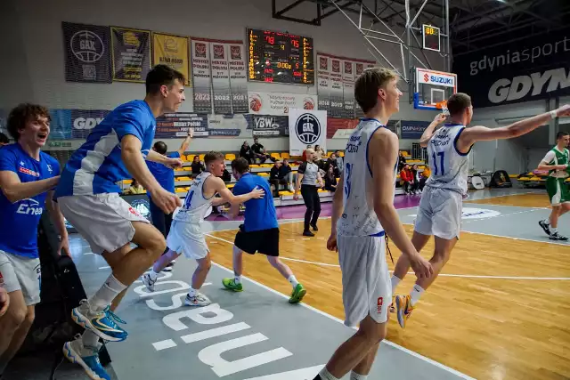 Koszykarze Enei Basket tuż po końcowej syrenie półfinałowego meczu ze Śląskiem, wygranego przez poznaniaków w dramatycznych okolicznościach. Nawet Alfred Hitchcock nie napisałby takiego scenariusza...