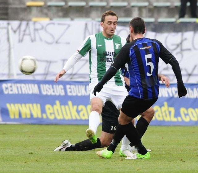 W derbowym meczu Olimpia Grudziądz pokonała Zawiszę Bydgoszcz 1:0.