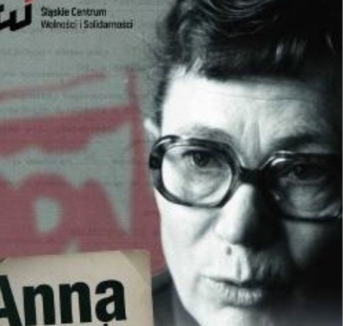 Plakat z wystawy o Annie Walentynowicz, którą w ubiegłym...
