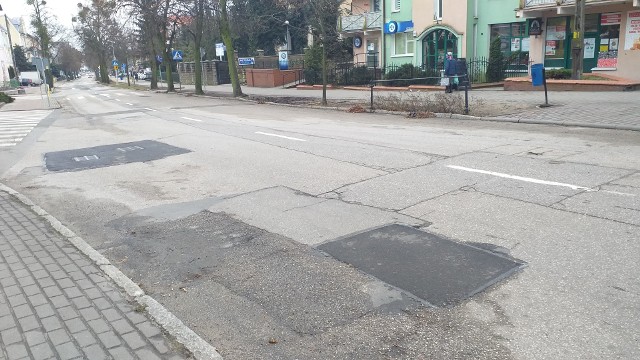 Zarówno Urząd Miasta Chełmna, jak i ZWiK realizują częściowe naprawy asfaltowych nawierzchni