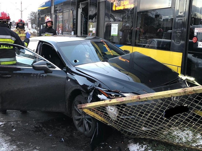 Zderzenie tramwaju z samochodem osobowym w Toruniu