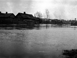 Śnieg zaczął topnieć, a ulice Lublina znalazły się pod wodą. Wielka powódź z 1947 roku. Zobacz 