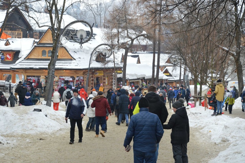 Zakopane. Krupówki pełne turystów. Warszawa zaczyna ferie [ZDJĘCIA]