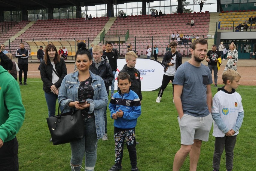 Zobacz kolejne zdjęcia. Przesuwaj zdjęcia w prawo - naciśnij...