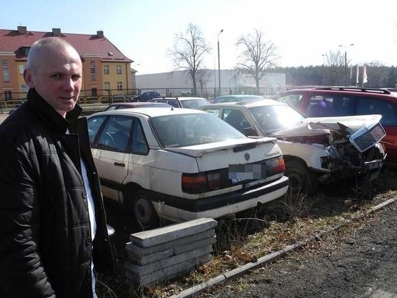 Właściciele pomocy drogowych chcą wyrzucić wraki pod kancelarią premieraZ inicjatywy Dariusza Dawczaka z Lęborka w Wicku odbyło się spotkanie właścicieli firm holujących auta z całej Polski.