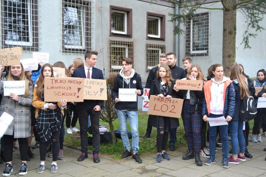 Protest uczniów przed II Liceum Ogólnokształcącym w...