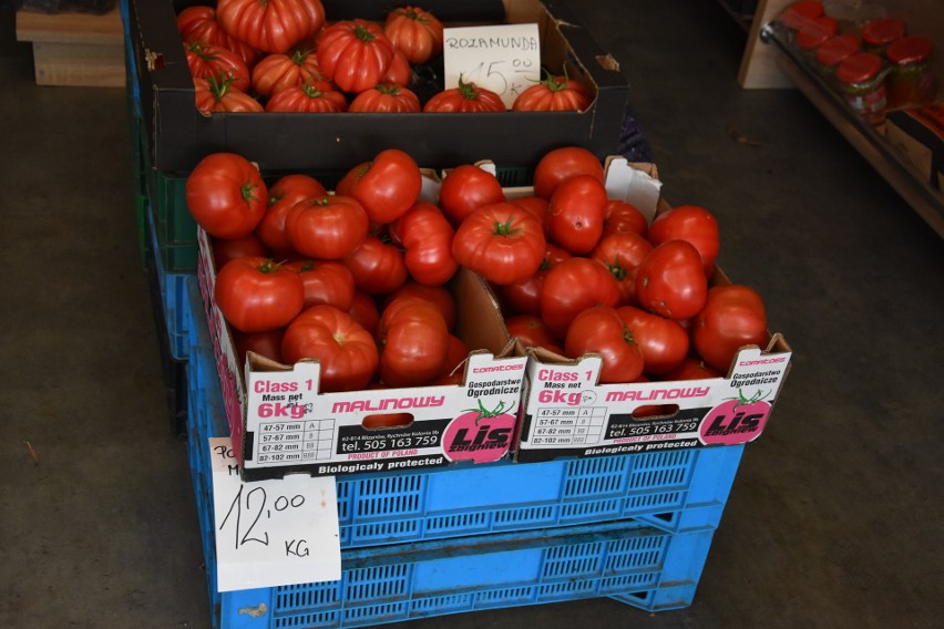 Pomidory malinowe z Kalisza można kupić w cenie 12 zł za...