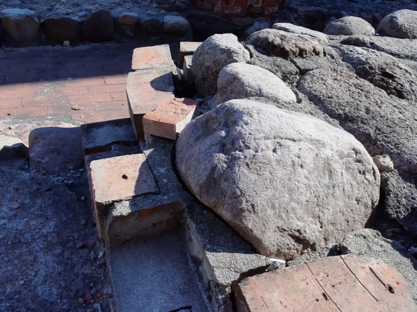 Zasypią piaskiem ruiny kościoła św. Katarzyny w Bytowie? Mieszkańcy oburzeni (ZDJĘCIA)