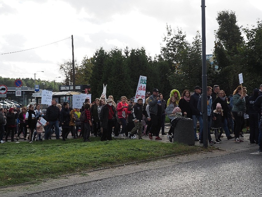 Nowosolna blokada skrzyżowania. Mieszkańcy osiedla protestowali przeciwko miejscowemu planowi zagospodarowania przestrzennego ZDJĘCIA