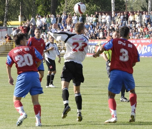 Pierwszy mecz w regionie to wtorkowe derby Gryf &#8211; Bytovia.