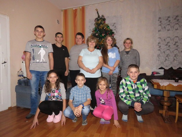 W rodzinie Szewc jest 15 dzieci: Sylwia (34 lata), Krzysztof (32), Anna (31), Tomasz (29), Sonia (24), Patrycja (23), Ewelina (21), Martyna (19), Mateusz (18), Patryk (17), Mariusz (16), Weronika (12), Łukasz (12), Piotrek (12), Julia (9)