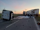 Wypadek na S8 koło Sieradza. Zderzenie samochodów ciężarowych na drodze szybkiego ruchu