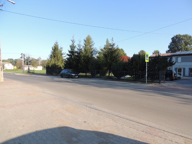 Przejście dla pieszych w miejscowości Srebrna łączące szkołę oraz przedszkole.