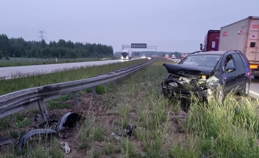 Wypadek na A1 w gminie Tuszyn. Przewróciła się przyczepa z...