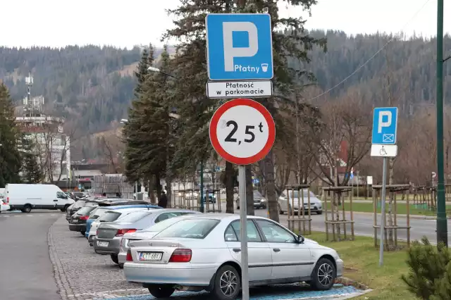 Zakopane chce podwyższyć ceny na parkingach miejskich. Podwyżka ma dotknąć turystów. Mieszkańcy nadal będą płacić tyle co dotychczas
