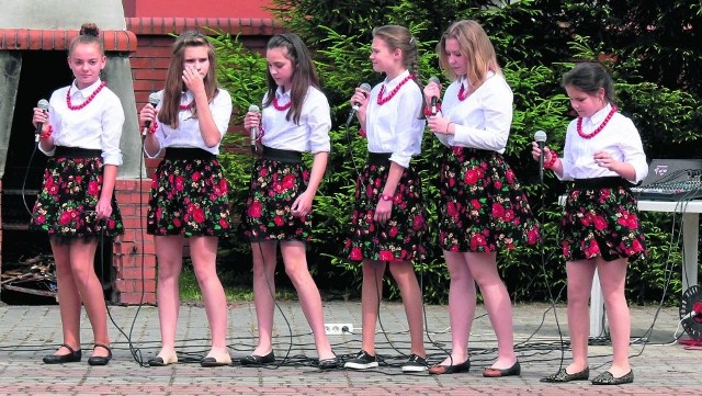 Tym razem Sobótki organizowane przez Dom Pomocy Społecznej przy ul. Kurasia umilił występ dziewcząt z Samborca.
