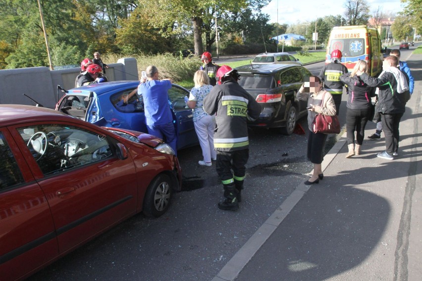 Groźny wypadek na mostach Jagiellońskich. Są ranni [ZDJĘCIA]