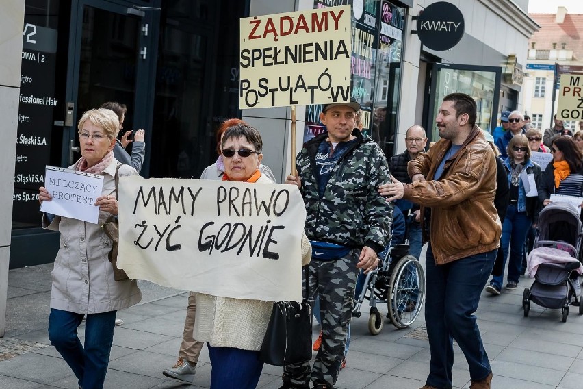 „Mamy prawo godnie żyć”, „przestańcie nas ignorować” - to...