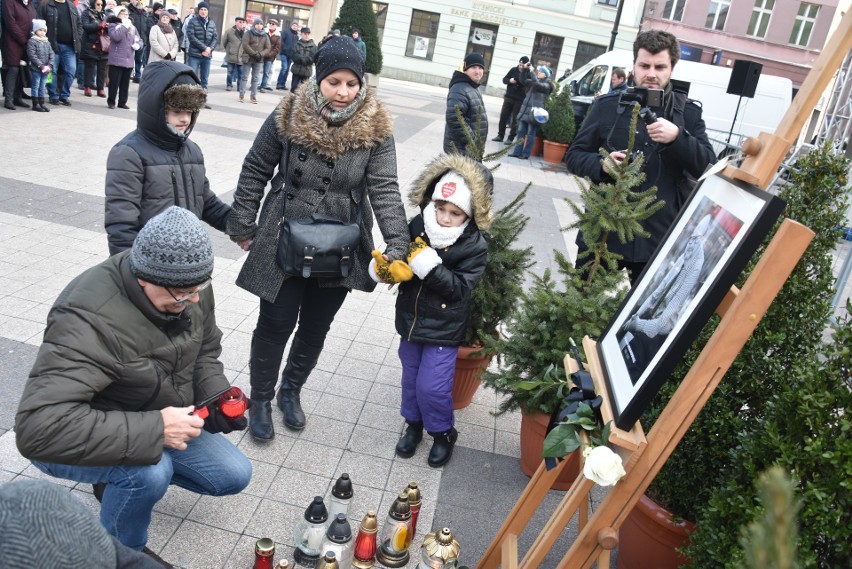 Pożegnanie Pawła Adamowicza w Rybniku na rynku