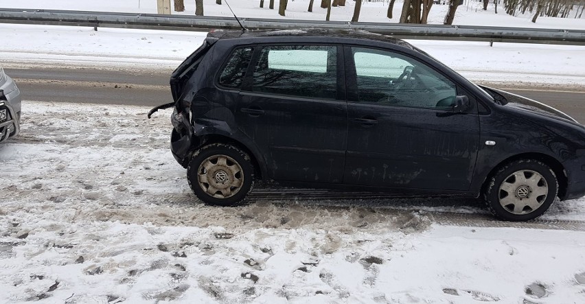 Kolizja w Redzikowie. Zderzyły się dwa samochody [ZDJĘCIA]