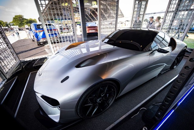 Lexus Electrified Sport Concept był najważniejszym elementem wystawy Electric Avenue, na której prezentowano bezemisyjne pojazdy.