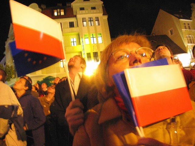 To było majówka inna niż wszystkie. O północy 1 maja 2004 roku Polska weszła  Do Unii. Nastąpiło otwarcie granic. Zobaczcie, co się działo | Gazeta  Lubuska
