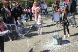 Majówka w Radomsku. Na początek Dzień Baniek Mydlanych. Była zabawa dla dzieci i dorosłych. ZDJĘCIA