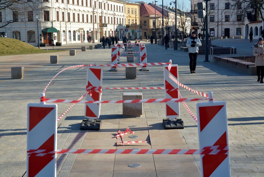 Plac Litewski w Lublinie. Kolejne fontanny uszkodzone (ZDJĘCIA)