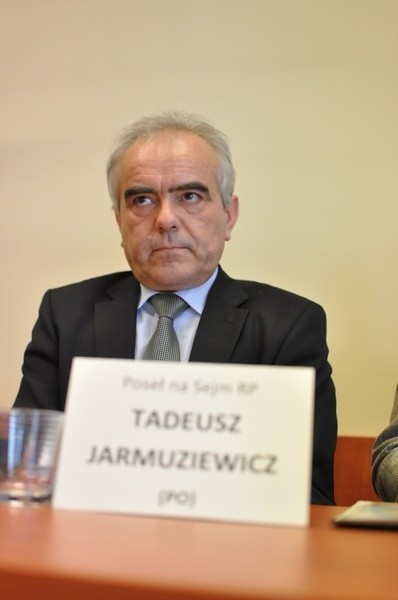 Inzynier, przedsiebiorca, polityk, od 1997 posel na Sejm...