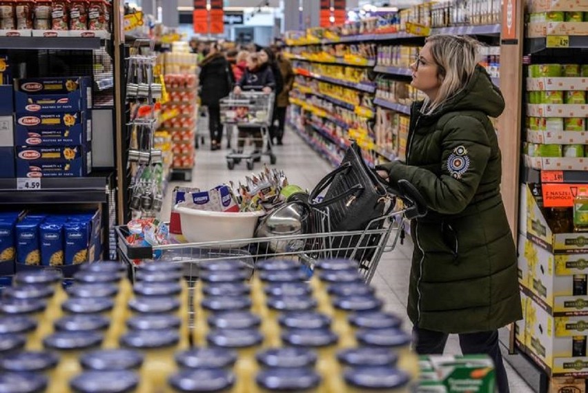 Jak uniknąć zakażenia wirusem SARS-CoV-2? Ministerstwo...