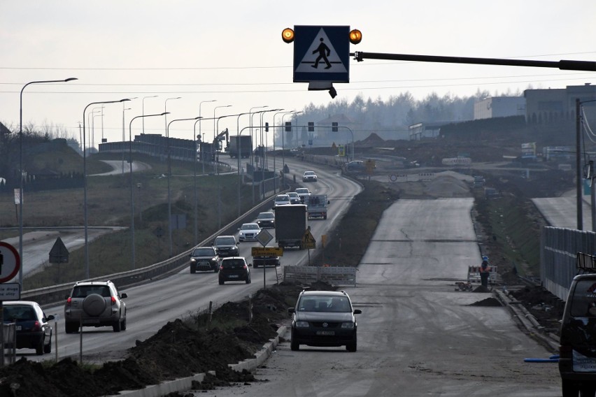 Budowa obwodnicy Morawicy idzie pełną parą. W piątek, 18 grudnia otworzą ważne skrzyżowanie. Zobaczcie zdjęcia i film z placu budowy