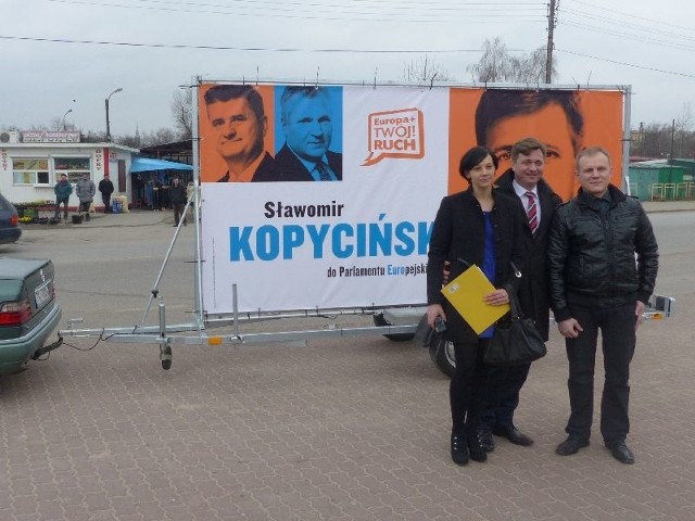 Banery kandydatów na europosłów w Skarżysku stanęły na niewłaściwym miejscu.