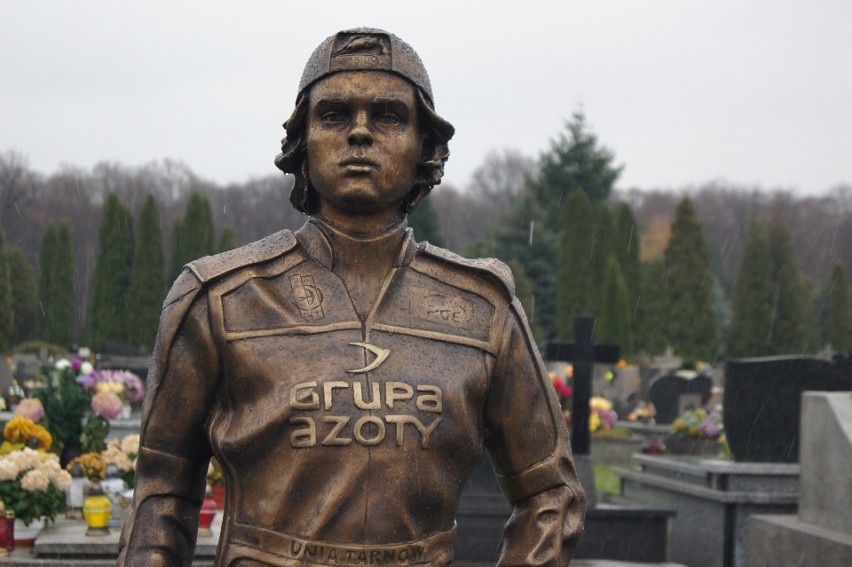 Tarnów: pomnik Krystiana Rempały na cmentarzu w Mościcach