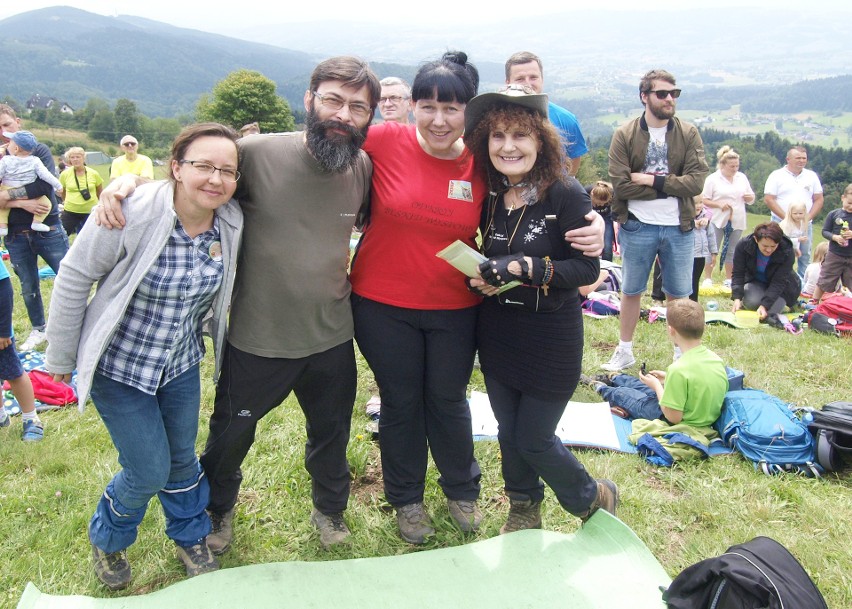 Odkryj Beskid Wyspowy. W sobotni deszczowy wieczór pokonali Korab, a w niedzielny słoneczny poranek wspięli się na Jaworz