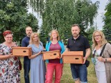 Łąka kwietna i budki lęgowe dla jerzyków na osiedlu Pułanki w Ostrowcu (ZDJĘCIA)