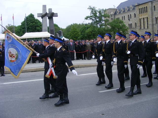 Defilada na Świętym Marcinie w Poznaniu z okazji 135 rocznicy utworzenia w mieście zawodowej straży pożarnej